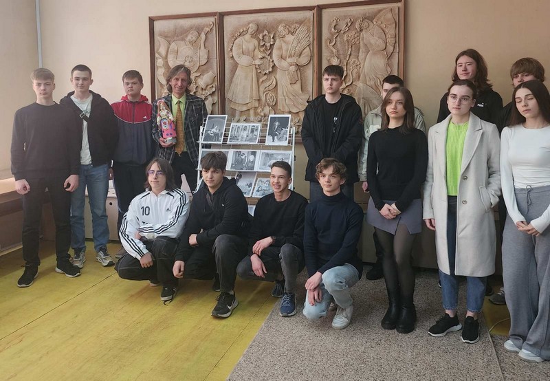 Особливий гість бібліотеки — режисер та заслужений артист України Олексій Биш.