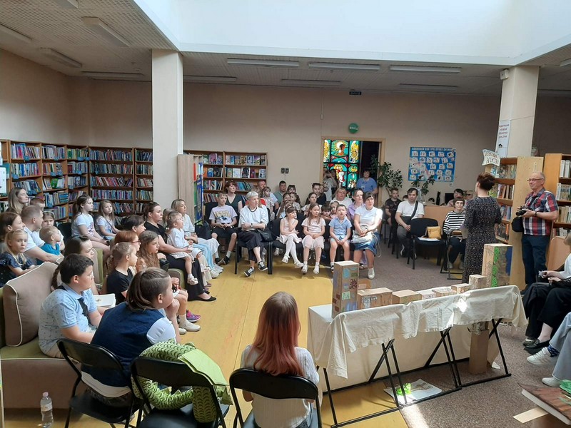 Театрально-мистецький проєкт «Шпаківня» презентував виставу «Казка про Лицаря без Коня» у нашій бібліотеці!